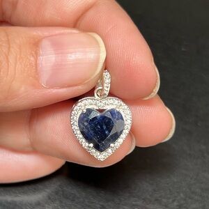 Sapphire heart silver pendant